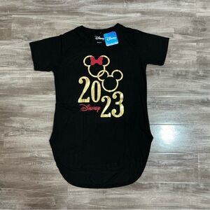 ! NEW! Women’s 2023 Disney World Gold Black Minnie and Mickey Shirt Size Medium